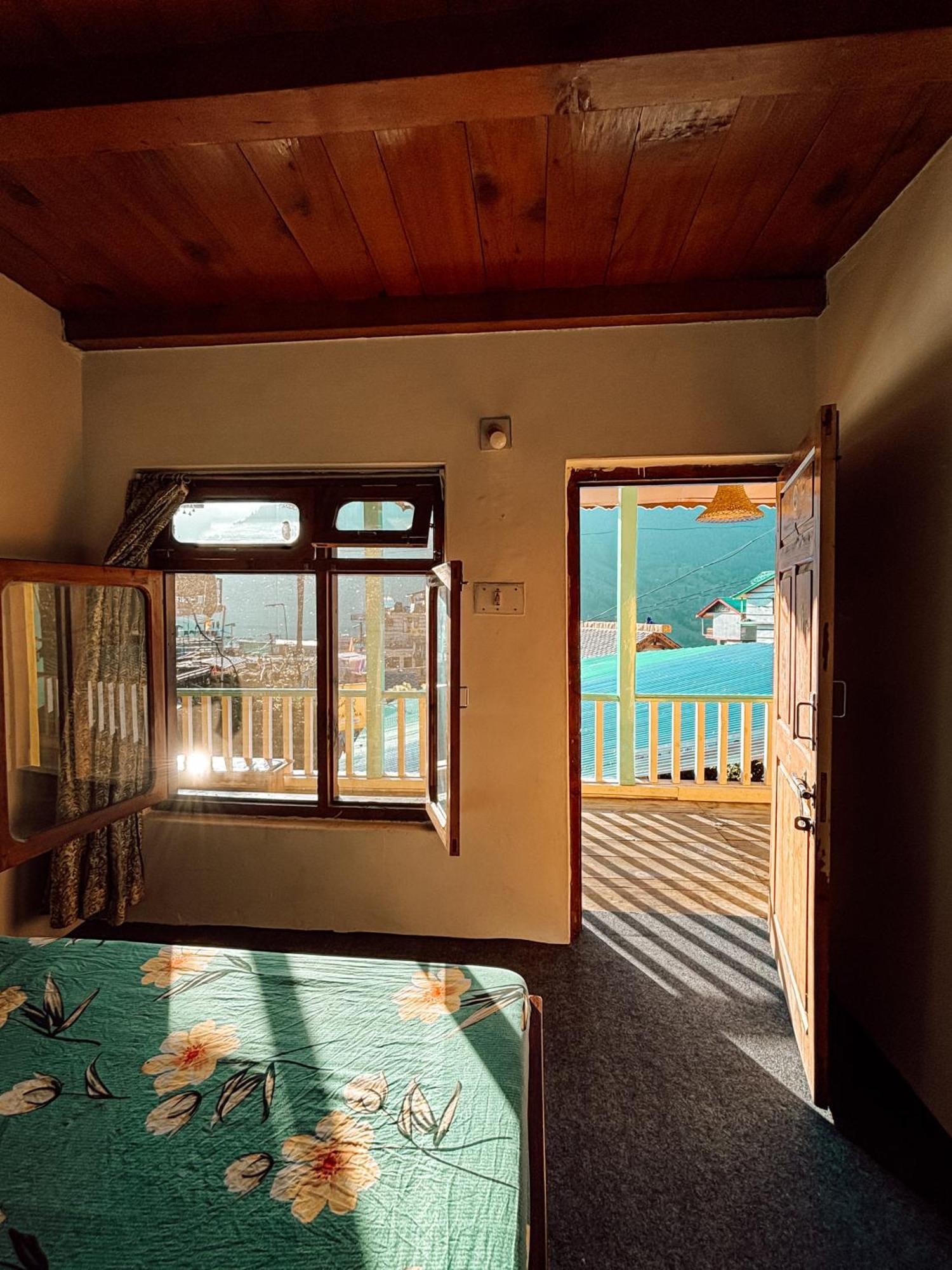 Yaarana Stay & Cafe, Vashisht, Manali Екстер'єр фото